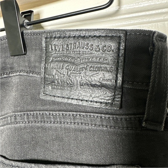 Levi's Women's 721 High Rise Skinny Leg Distressed Jeans Size 30 Rhinestone - Picture 8 of 16